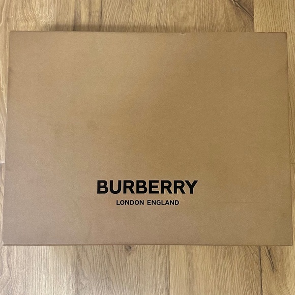 Burberry Carla Logo Hooded Wool Blend Cape - Picture 14 of 16